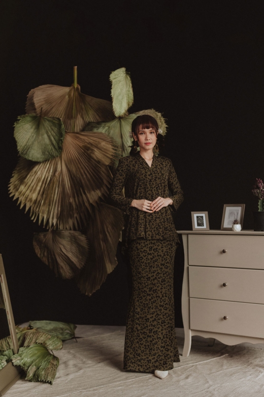 Aubree Kebaya Ironless 11.0 - Olive Leopard